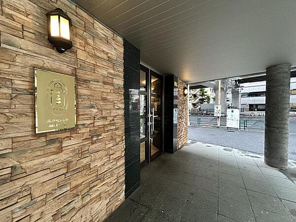 【エントランス】居住者を心地よく迎えるスペース。