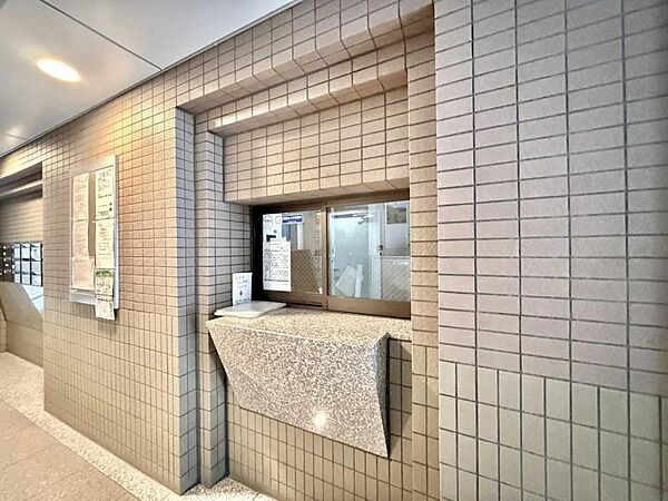 【エントランス】管理の良さが一目でわかる、清掃の行き届いたエントランス。