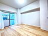 子供部屋：【洋室】　一日の疲れをいやしてくれる主寝室。時を忘れて過ごす場所として過ごせるお部屋です。