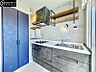 キッチン：【キッチン】　料理を楽しむキッチンスペース。使いやすさと心地よい暮らしを追及し、愛着を持って使い続けられる空間へ。