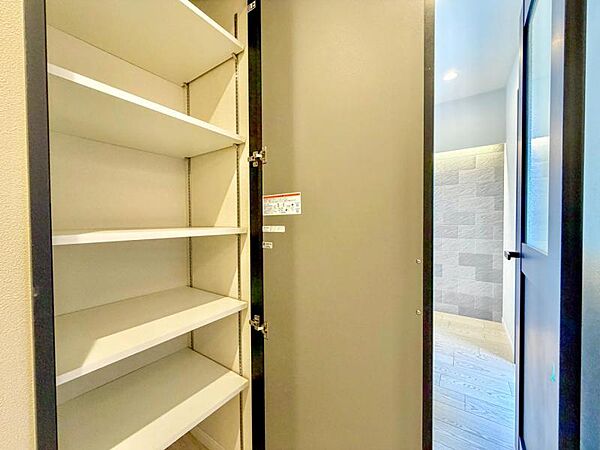 【収納】　各居室に収納完備で住空間に心地よい余白を、生活動線にゆとりをもたらしてくれる