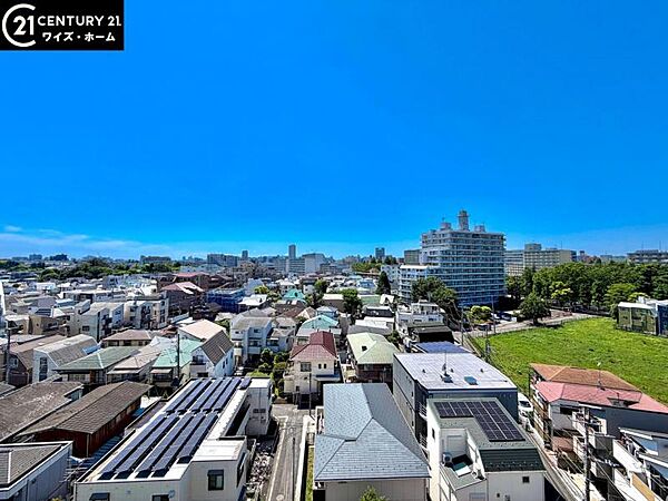【眺望】　9階から見渡せる閑静な住宅街の風景がバルコニーからは望むことができます