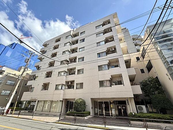 【外観】周囲の街並みと調和する落ち着いた色調。