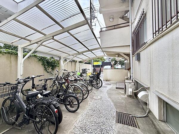 【駐輪場】　しっかりと管理が行き届いた駐輪場も備わっています
