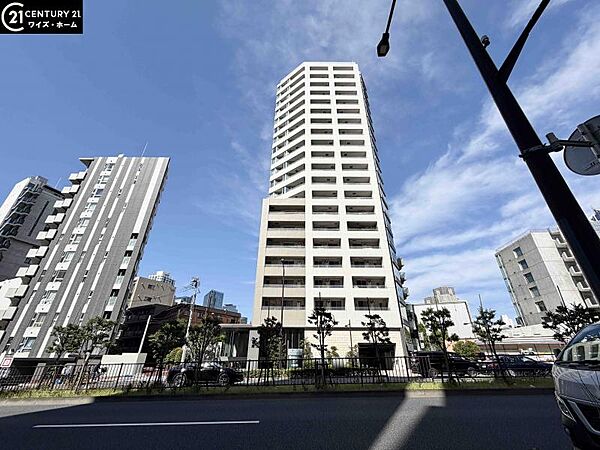 【外観】都心の喧騒を忘れさせる端正な外観。