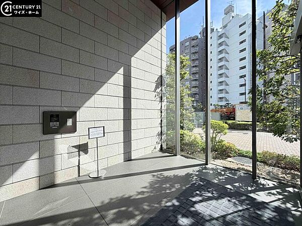 【エントランス】オートロック付きのマンションです。