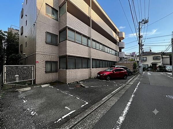 【駐車場】空き状況はお問い合わせください。