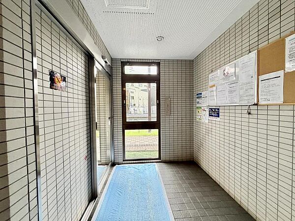 清潔感のあるシンプルな外観が魅力的な物件です。