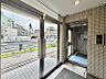 室内：シンプルで温かみのあるデザインで、ゆったりと過ごせます。