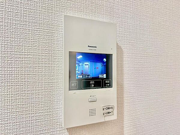 【設備】　家族の安全を守るTV付インターホン