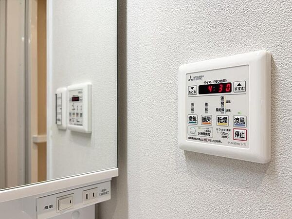 【設備】雨の日にも便利な浴室乾燥機付き