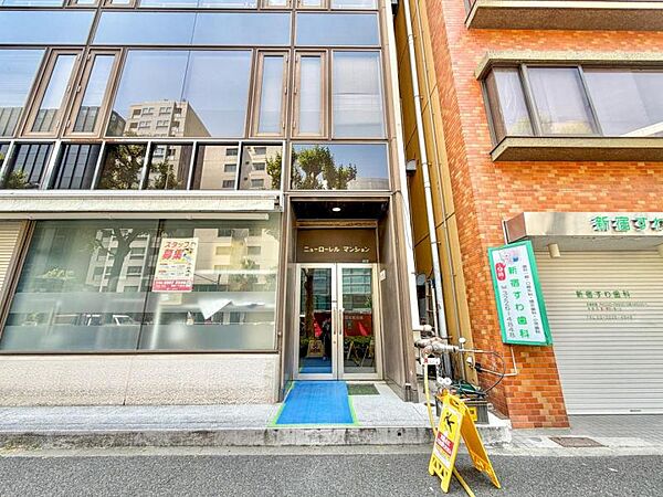 【エントランス】　しっかりと管理が行き届き開放感があり明るいマンションの顔
