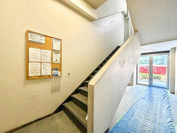 【エントランス】　いつも通る場所だからこそしっかりと清潔に保たれていると嬉しいものです