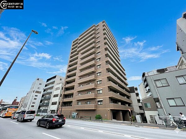 【外観】時を経ても色褪せない、大切に管理されたマンション。