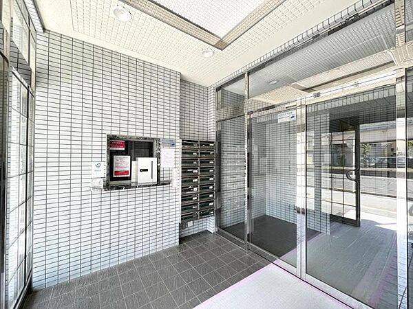 【エントランス】居住者を迎える上品な空間です。