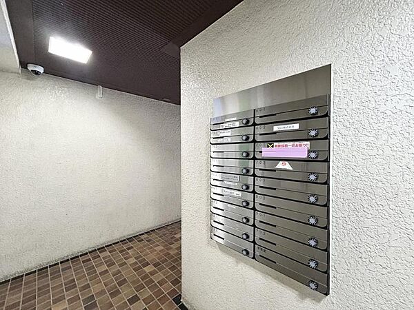 【エントランス】管理の行き届いた共用スペース。