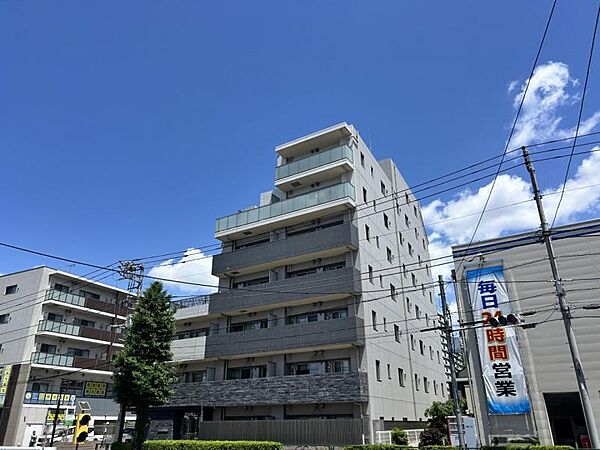 【外観】端正なフォルムが印象に残る建物デザイン。