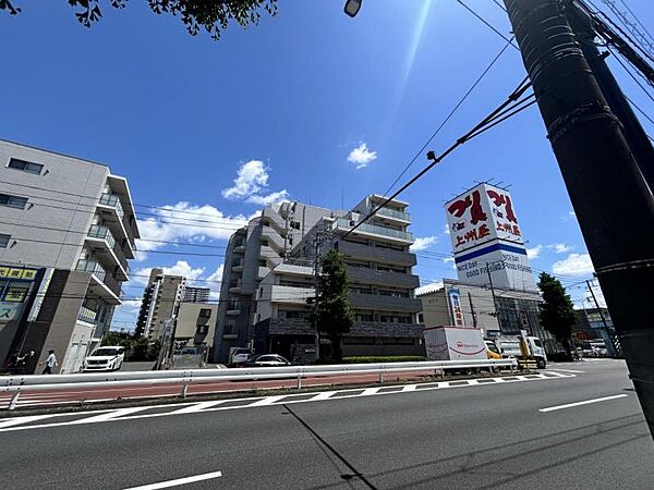 【外観】洗練された印象を与える外観デザイン。