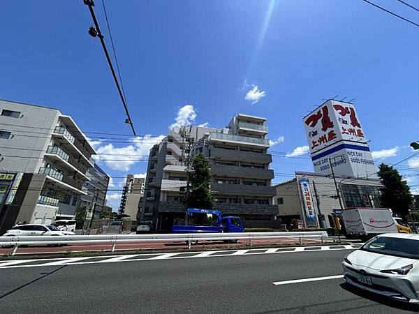 【外観】住まいとしての品格を感じさせる佇まい。