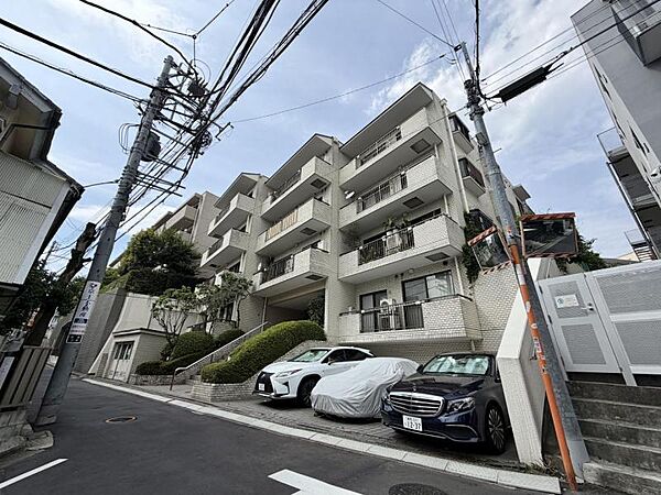 【外観】落ち着きと風格を兼ね備えた佇まい。
