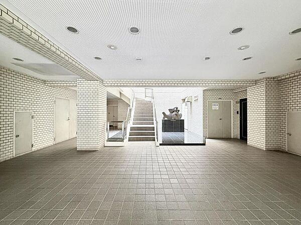 【エントランス】清潔感のある綺麗なエントランスです。