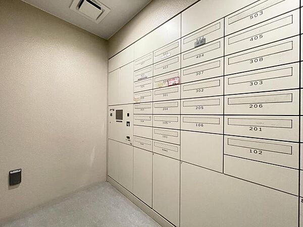 【宅配ボックス】　共働きのご夫婦にも重宝する宅配ボックス