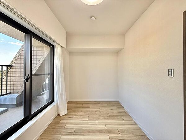 【洋室】明るく落ち着いた雰囲気のお部屋です。
