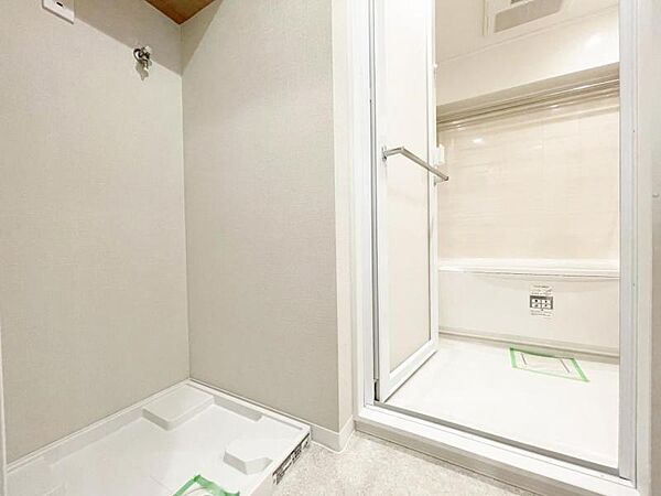 【洗面台】清潔感あふれる爽やかな空間。