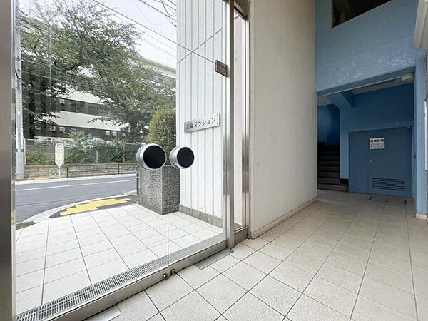 【エントランス】建物の顔となる上品なエントランス。