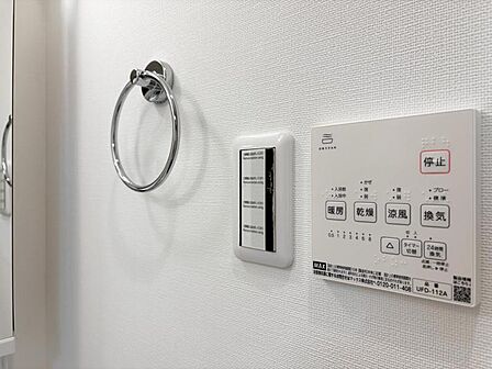 【設備】雨の日も安心の浴室乾燥機付き