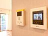 設備：【設備】　家族の安全を守るTV付インターホン