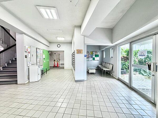 【エントランス】　いつも通る場所だからこそしっかりと清潔に保たれていると嬉しいものです