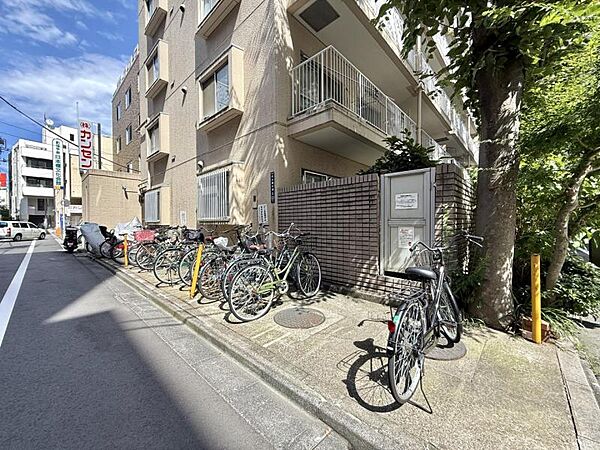 【駐輪場】広く止めやすい駐輪場です。