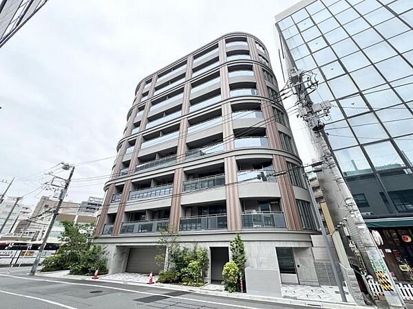 【外観】スッキリとした直線美。現代の街並みにふさわしい、スマートな外観。