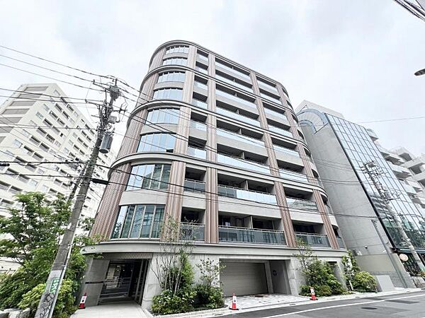 【外観】無駄な飾りを省いたからこそ際立つ、形そのものの美しさ。