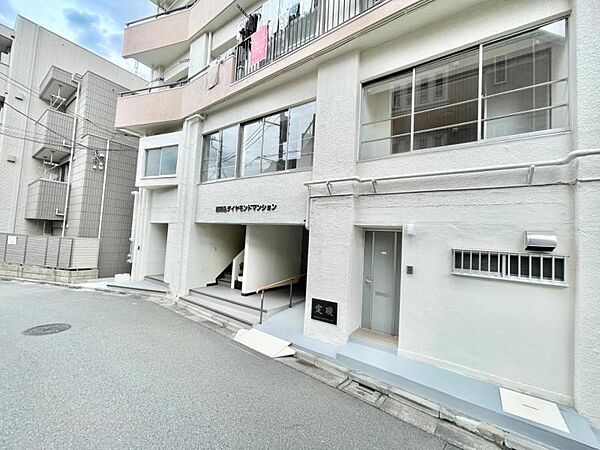 【外観】　清潔感のあるシンプルな外観が魅力的な物件です。