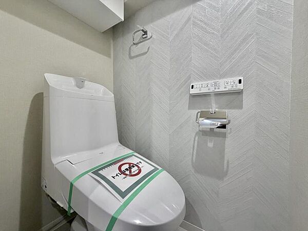 【トイレ】　お掃除ラクラク。広さを確保したトイレスペース