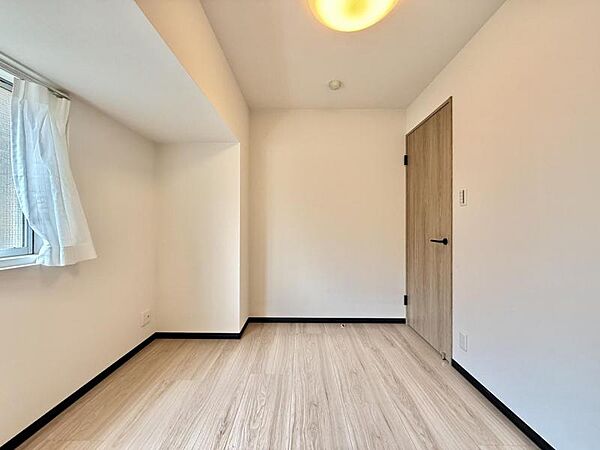 【洋室:4.5帖】一日の疲れをいやしてくれる主寝室。時を忘れて過ごす場所として過ごせるお部屋。