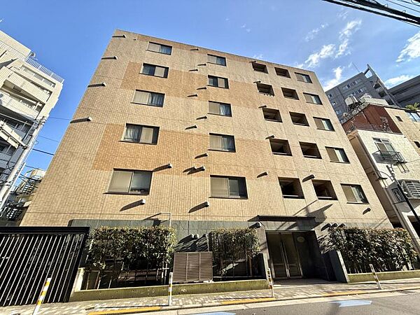 【外観】都市の利便性と落ち着きを両立する外観デザイン。暮らしの舞台にふさわしい品格があります。