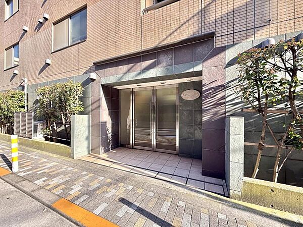 【エントランス】住む人や訪れる人を室内へと優しくエスコートします。