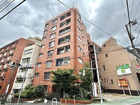 【外観】落ち着いた佇まいが魅力の建物外観です。