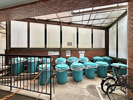 【エントランス】居住者の方が気持ちよく利用できる空間です。