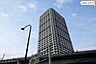 外観：【外観】真っ直ぐに空へ伸びる、堂々とした佇まい。この街を代表する一棟です。