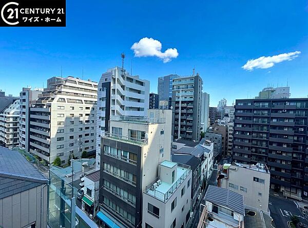 【眺望】　解放感あふれる都心の眺望と、閑静な住宅街の静けさが調和する贅沢な景色。
