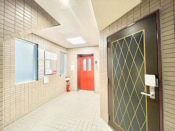 【エントランス】　いつも通る場所だからこそしっかりと清潔に保たれていると嬉しいものです