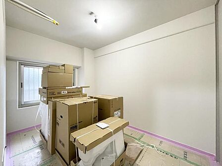 【洋室4.4帖】 子どもたちの成長を支える場所。笑顔が溢れる明るい洋室へ。