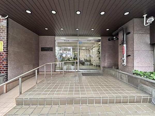 【エントランス】ベビーカーも車椅子もスムーズに。家族みんなに優しいアプローチ。