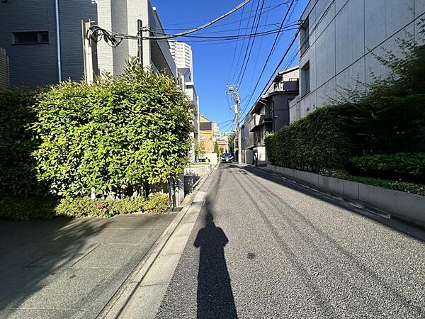 【周辺環境】生活の利便性と落ち着きを兼ね備えた立地。