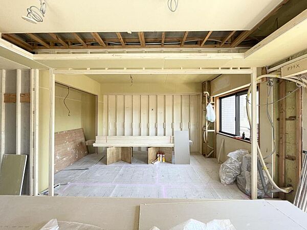 【LDK：13帖】現在リフォーム中につき、完成後のきれいな室内をぜひお楽しみにください。