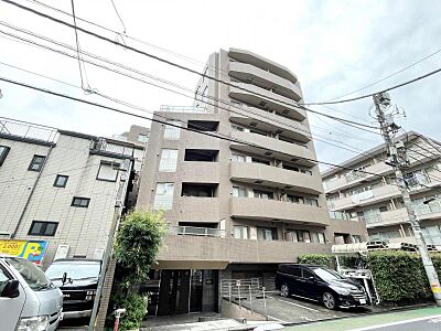 外観：【外観】街並みに溶け込みながらも存在感を放つ外観。